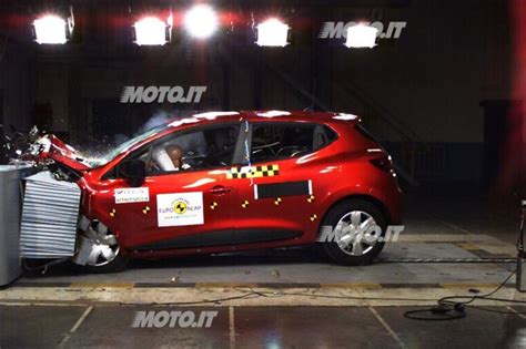Renault Clio III cinque stelle Euro NCAP