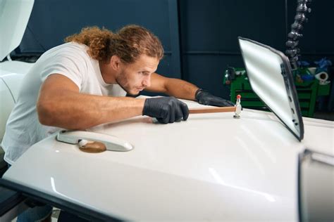 Riparazione ammaccature auto con tecnica PDR