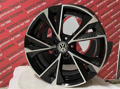 Volkswagen Scirocco con cerchi da 17 pollici