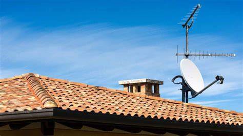 Smontaggio base antenna dal tetto