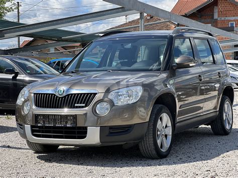 Škoda Yeti parcheggiata vista frontale
