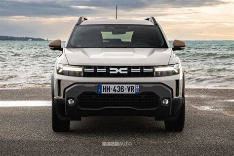Dacia Duster GPL bianca vista frontale