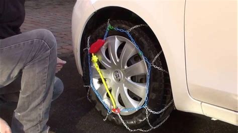 Montaggio catene ruote anteriori Volvo