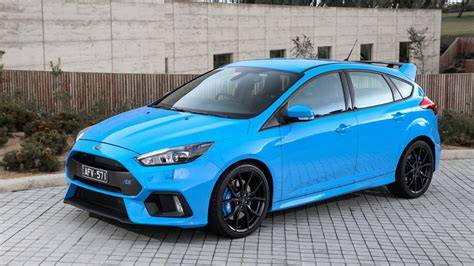 Ford Focus RS blu vista laterale