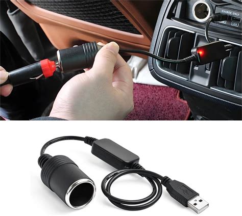 Adattatore USB inserito nella presa accendisigari
